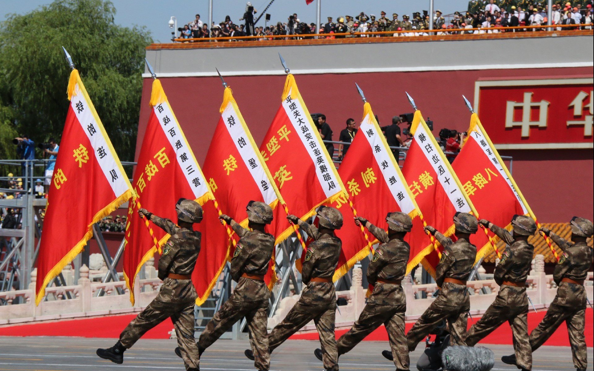 曼城逼抢压迫演练近乎完美，曼城进攻
