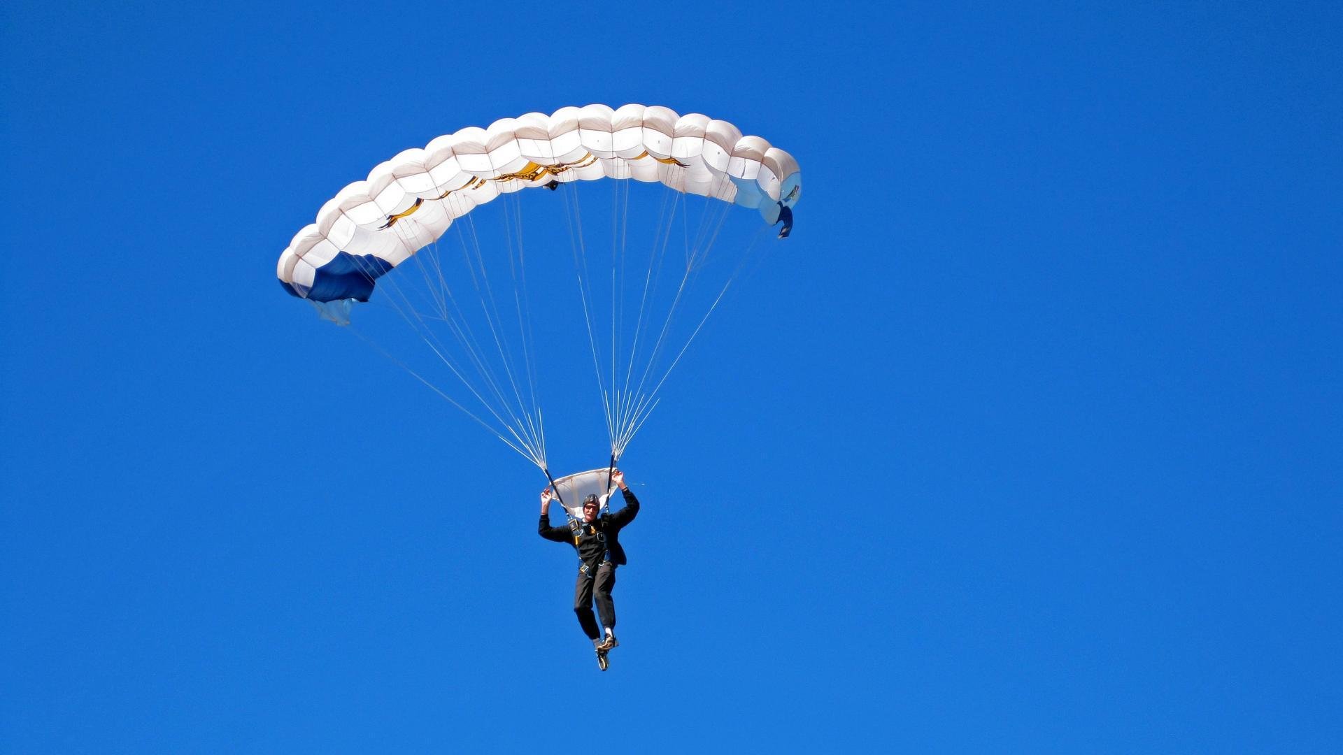 QQ飞车“极速冲刺”年度总决赛火力全开,qq飞车极速之巅是什么